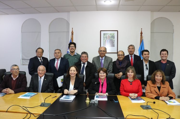 Gobierno Regional y MINSAL financiarán becas de especialización para 122 médicos